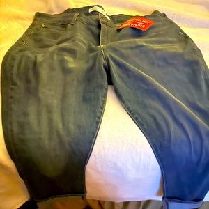 Signature by Levis stretch denim capris size 18
